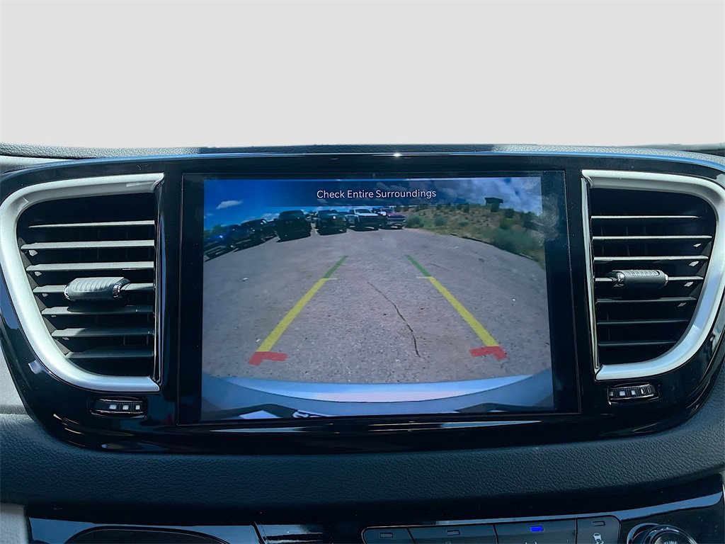 Used 2024 Chrysler Pacifica Touring-L image 13