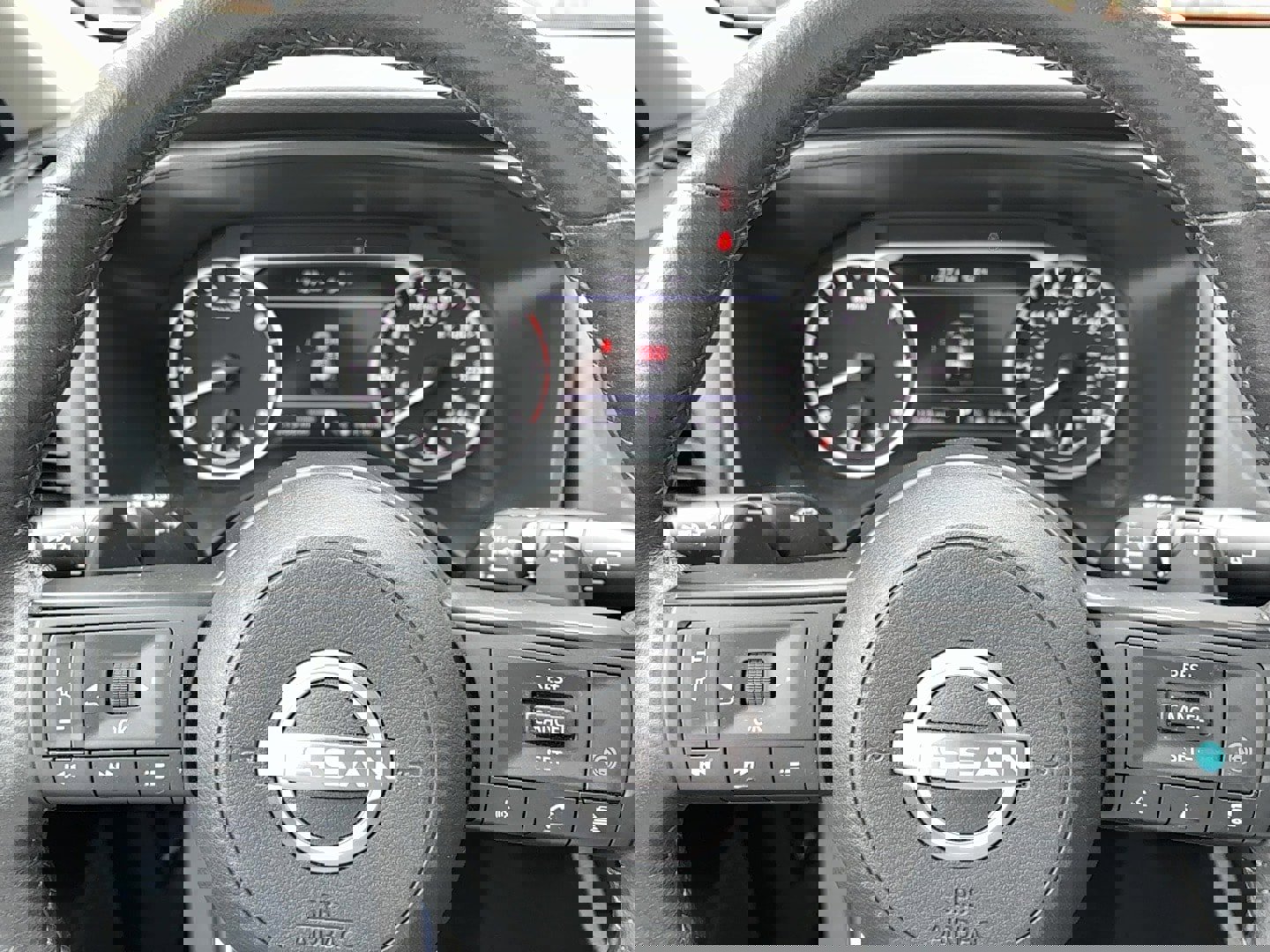 Used 2024 Nissan Rogue SV w/ SV Premium Package image 21