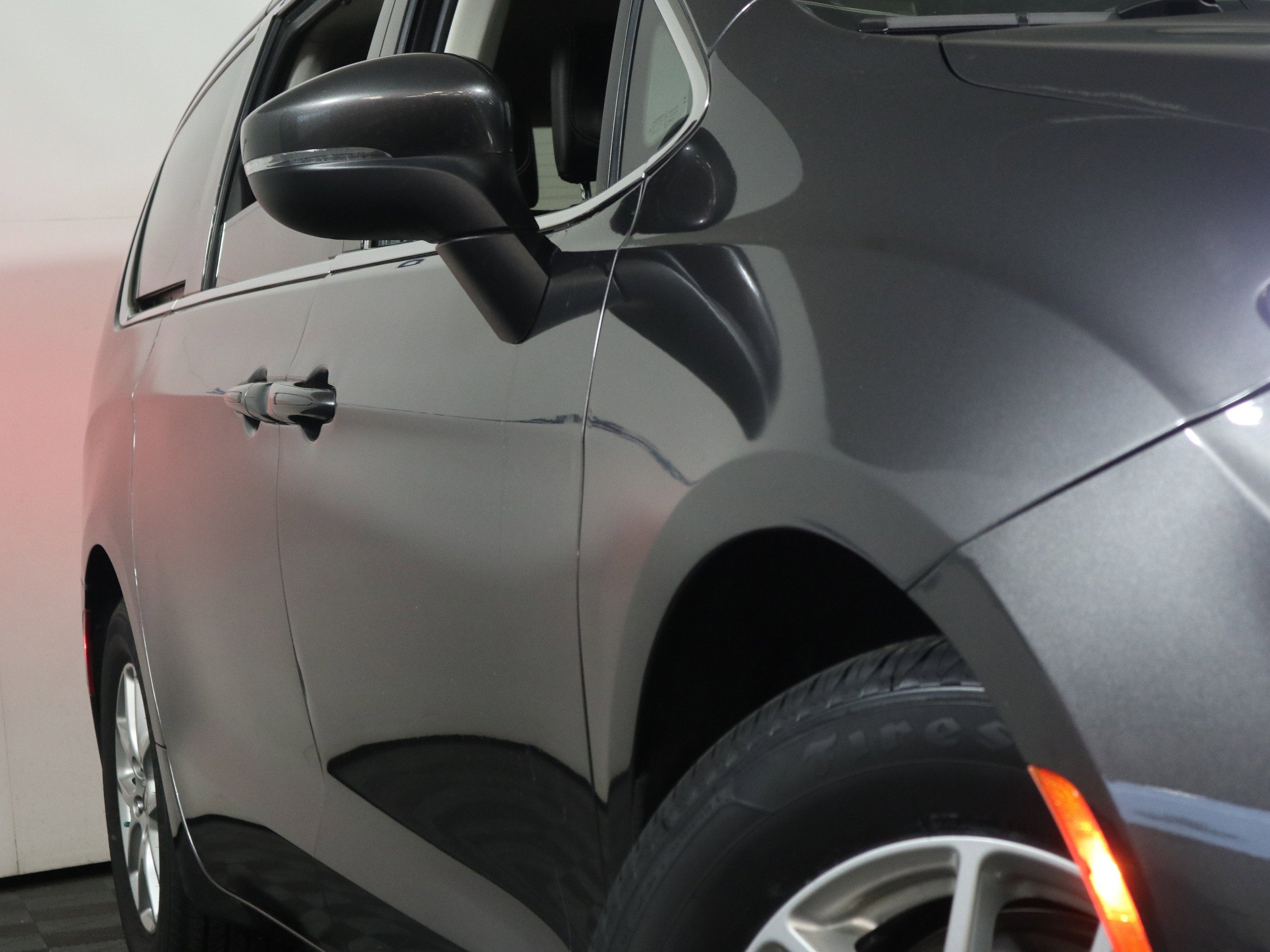 Used 2023 Chrysler Pacifica Touring-L image 3