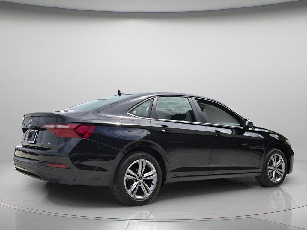 Certified 2022 Volkswagen Jetta SE image 7