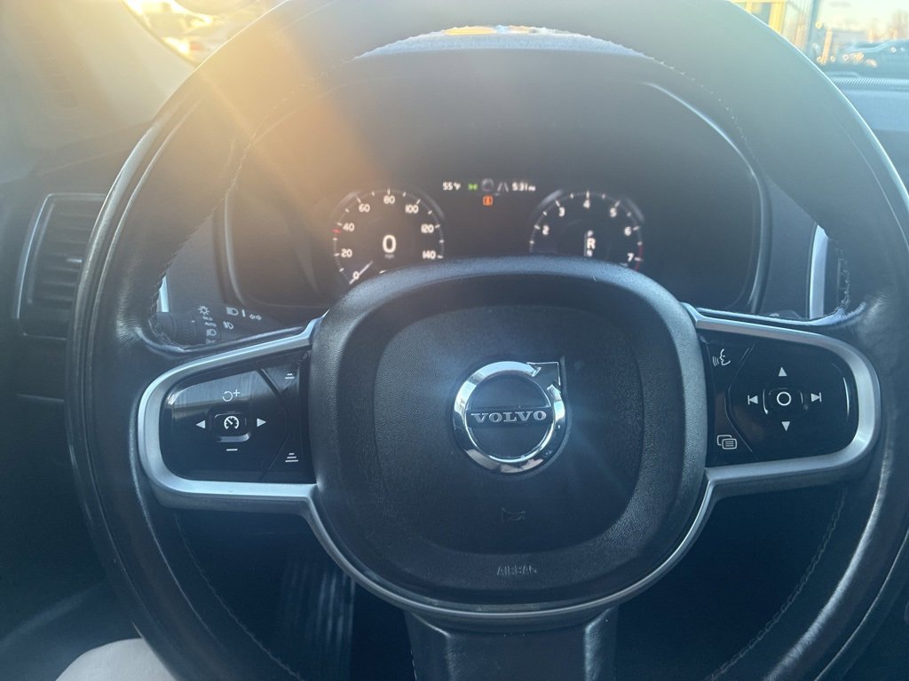 Used 2019 Volvo XC90 T5 Momentum w/ Multimedia Package image 11