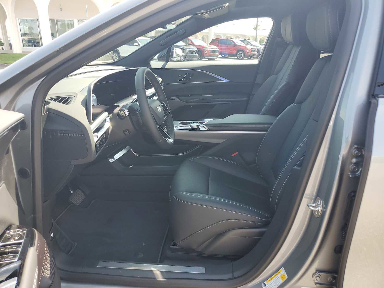 New 2025 Cadillac Lyriq Luxury image 14