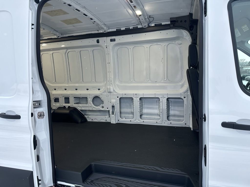 New 2025 Ford Transit 250 148 Medium Roof image 40