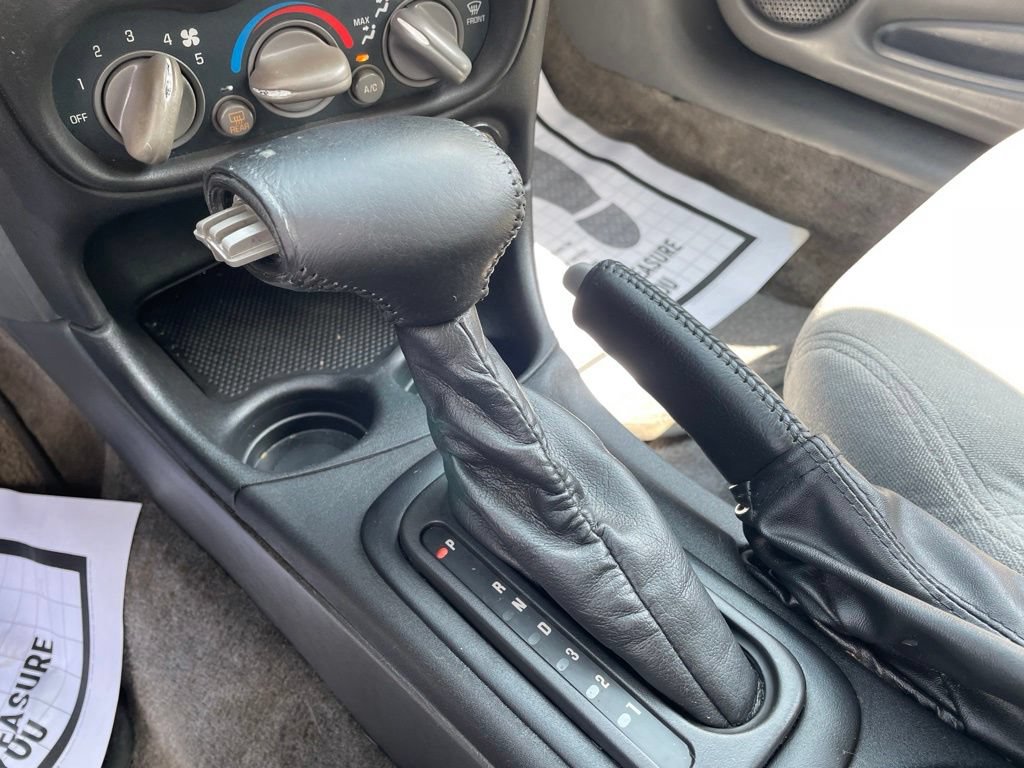 Used 2004 Pontiac Grand Am GT FWD image 13