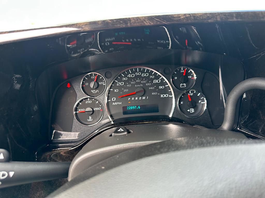 Used 2023 Chevrolet Express 2500 image 24