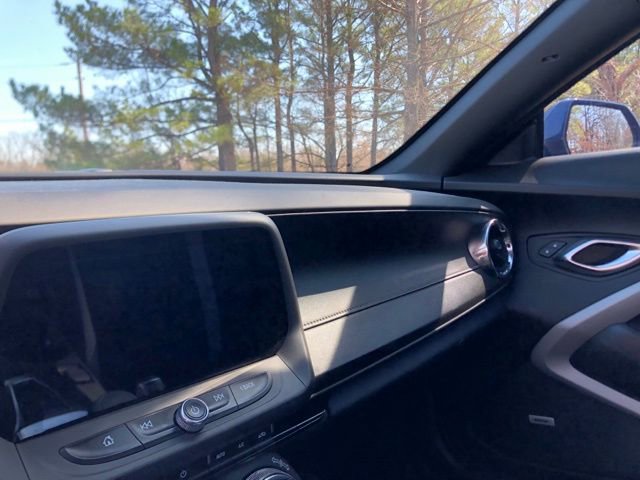 Used 2021 Chevrolet Camaro LT w/ Technology Package image 23