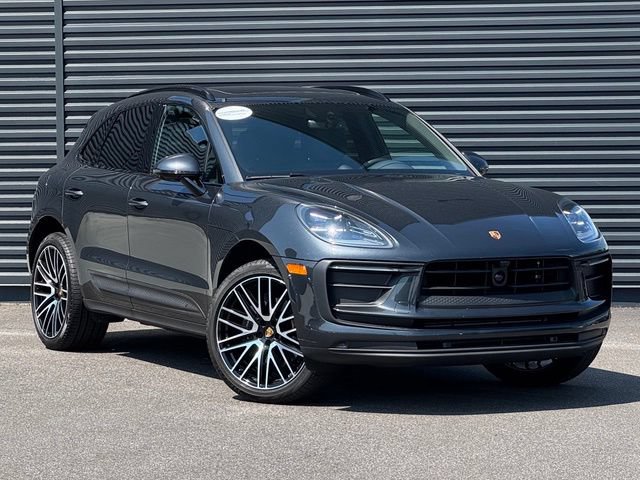 Certified 2026 Porsche Macan AWD/4WD image 9