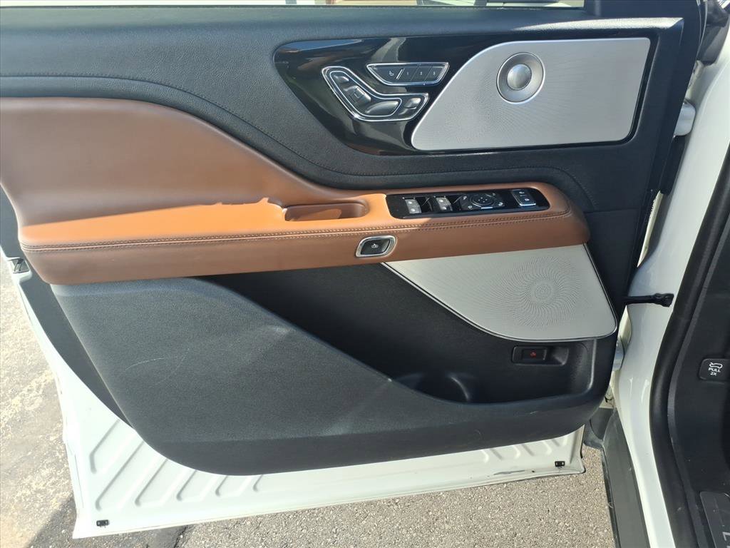 Used 2021 Lincoln Aviator Reserve w/ Equipment Group 201A image 12