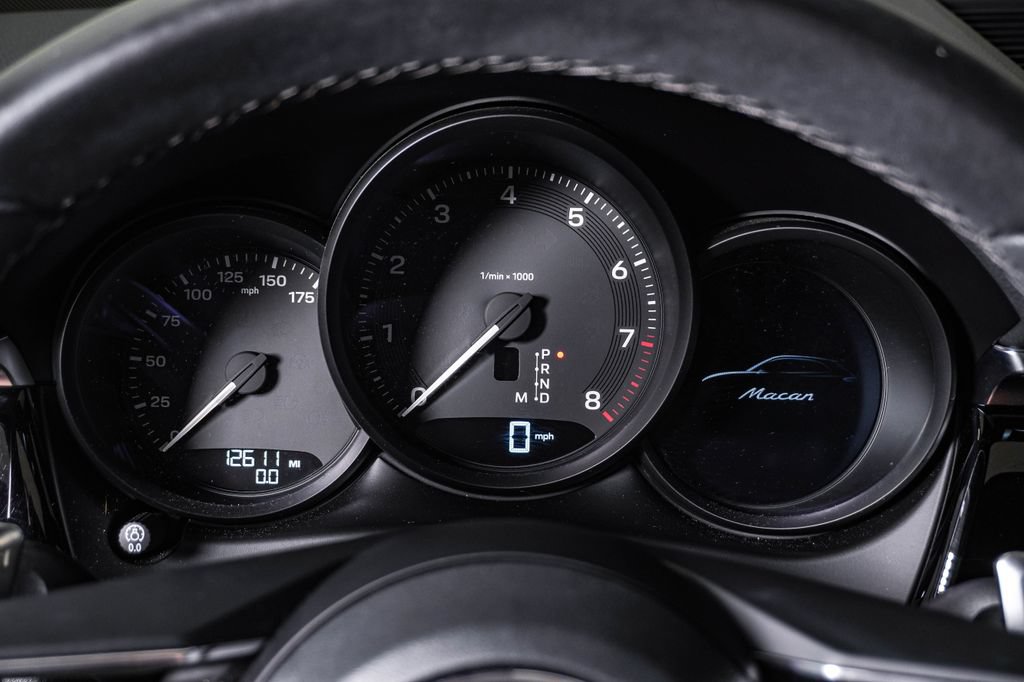 Certified 2024 Porsche Macan AWD/4WD image 21
