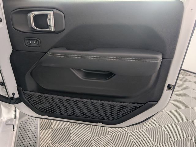 Used 2023 Jeep Wrangler Sahara w/ LED Lighting Group AWD/4WD image 32