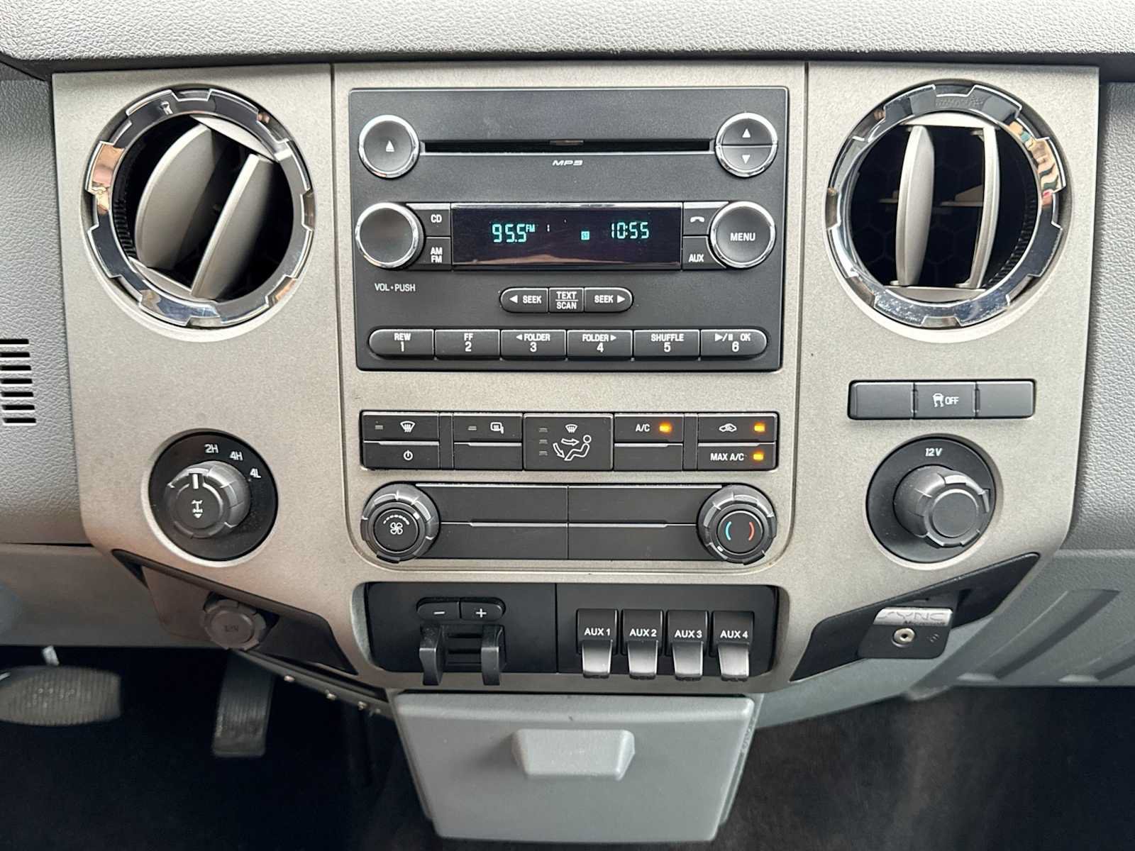 Used 2015 Ford F250 XLT w/ XLT Premium Package AWD/4WD image 27