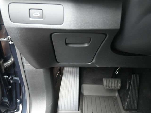 Used 2026 Volvo XC90 B6 Plus w/ Protection Package Premier image 16