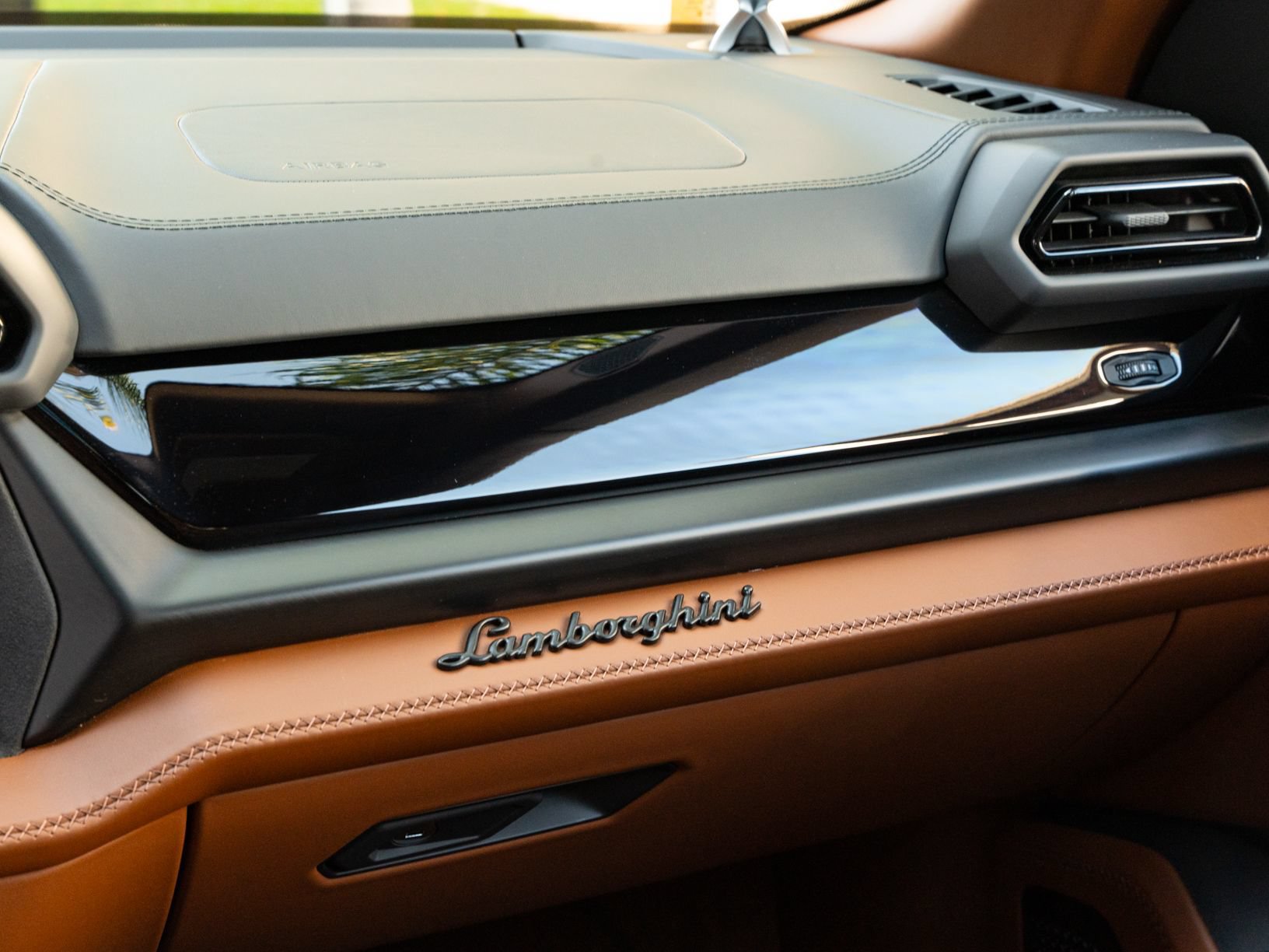 Used 2026 Lamborghini Urus S AWD/4WD image 39