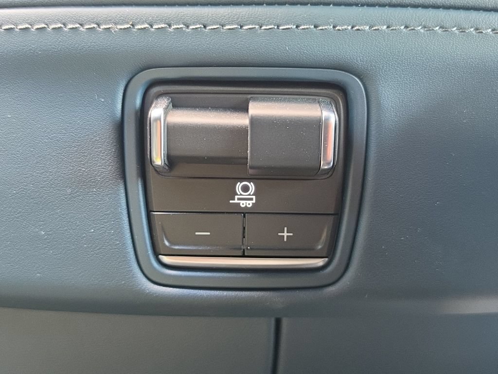 Certified 2026 Cadillac Escalade IQ Luxury 2 AWD/4WD image 28