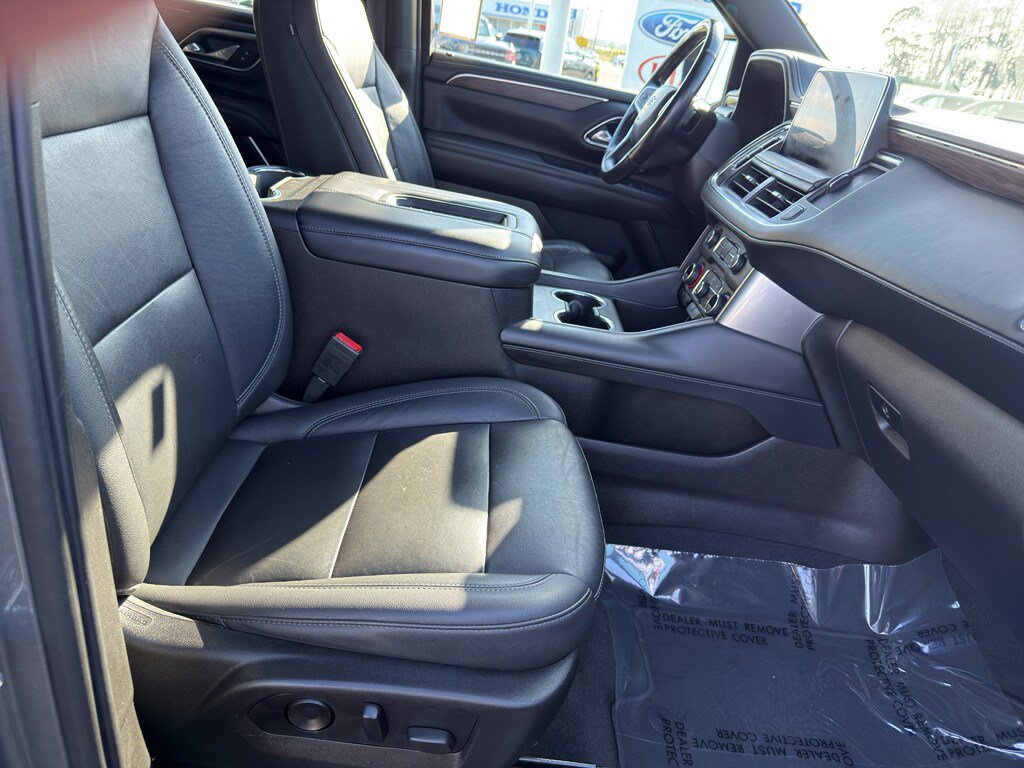 Used 2021 Chevrolet Suburban Z71 w/ Luxury Package AWD/4WD image 25