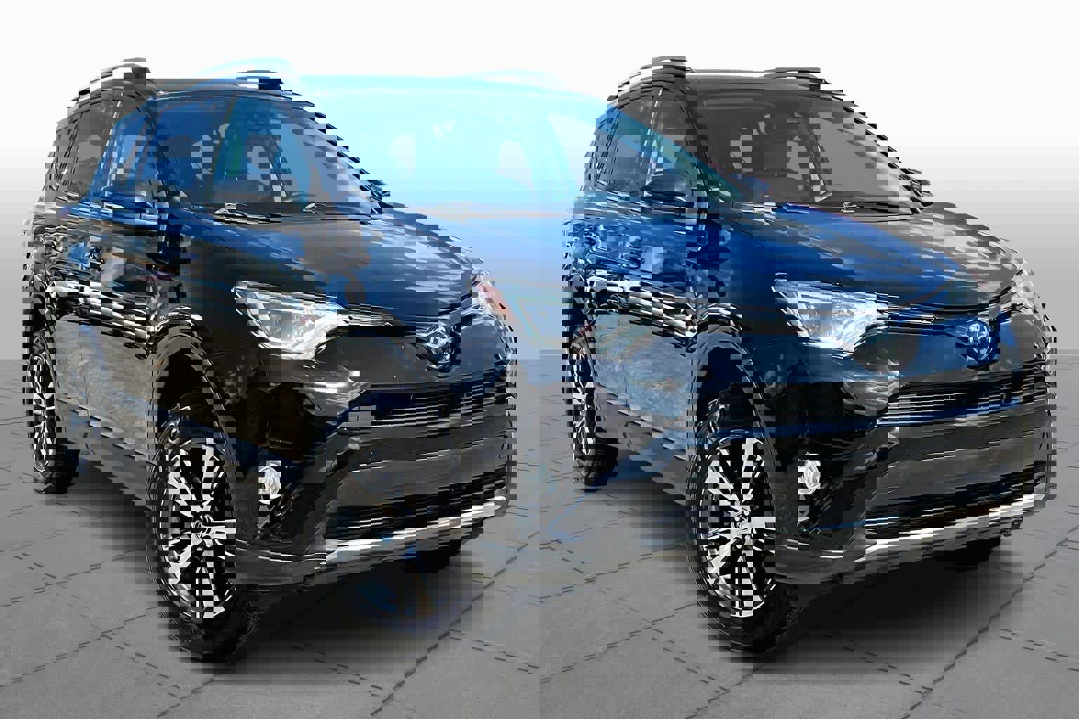 Used 2017 Toyota RAV4 XLE w/ All Weather Liner Package image 3