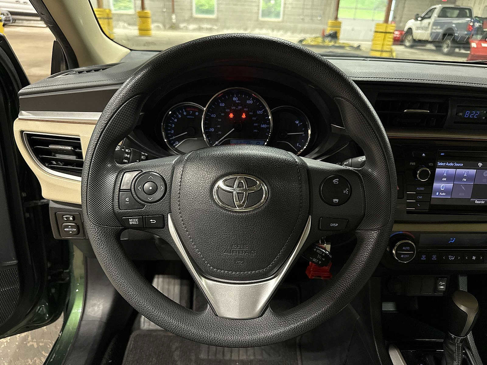 Used 2014 Toyota Corolla LE FWD image 17