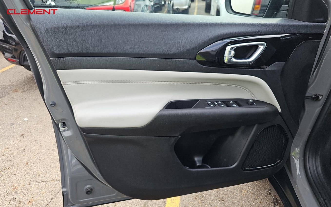 Used 2022 Jeep Compass Limited image 9