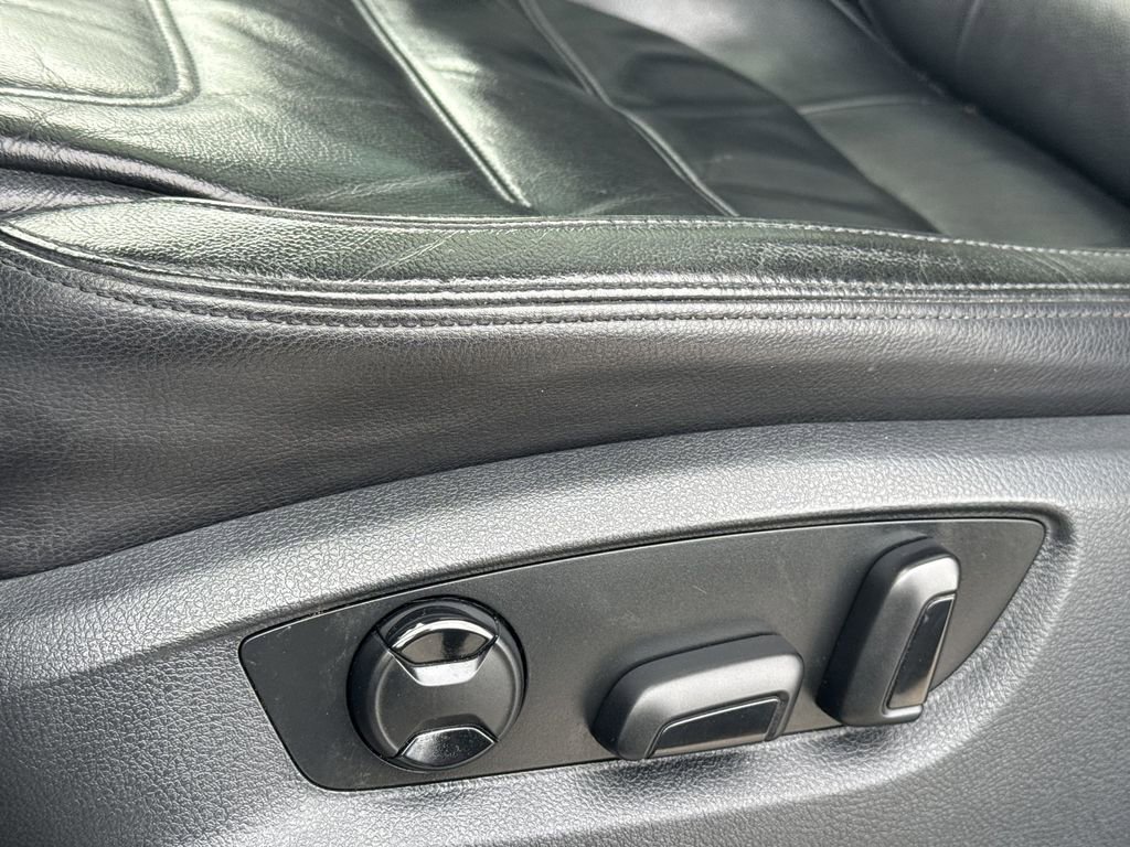 Used 2012 Volkswagen Touareg VR6 image 13