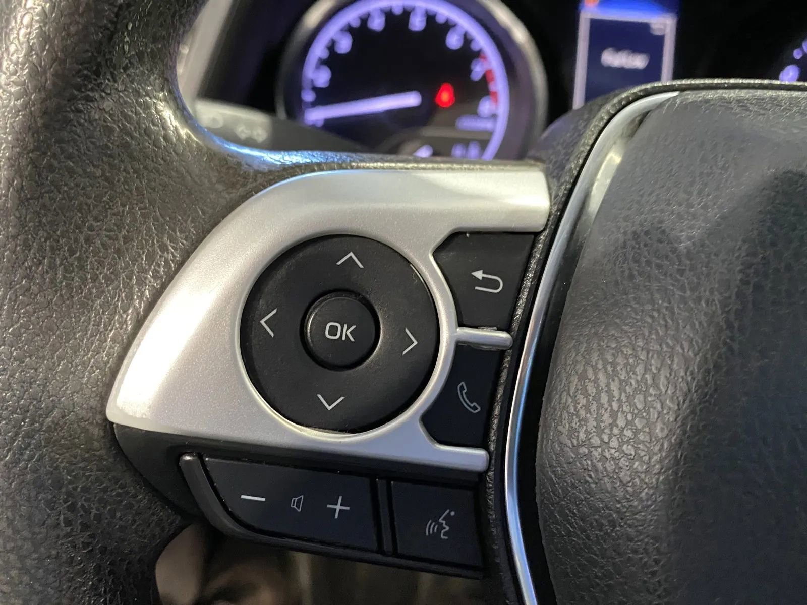 Used 2019 Toyota Camry LE FWD image 19