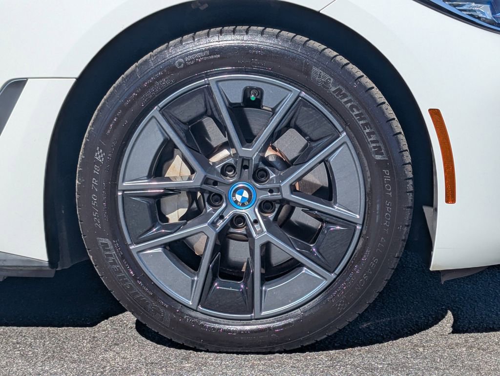 Used 2022 BMW i4 eDrive40 w/ Premium Package image 9