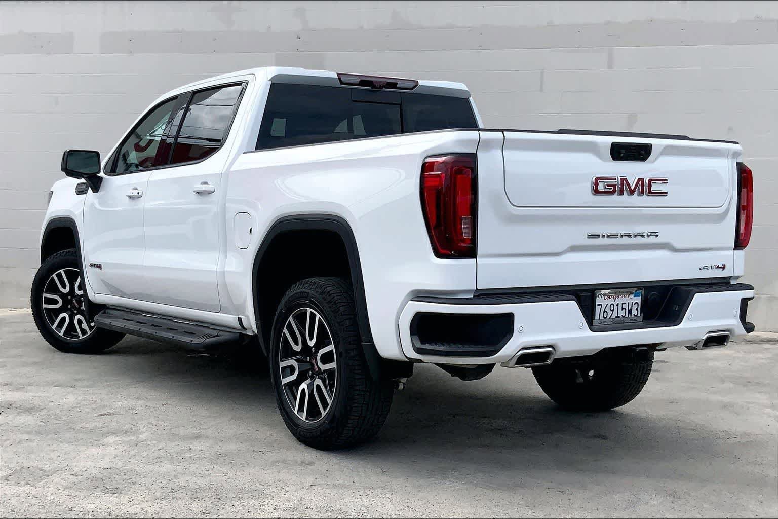 Used 2023 GMC Sierra 1500 AT4 w/ AT4 Premium Package AWD/4WD image 4