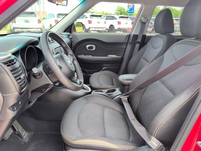 Used 2016 Kia Soul + FWD image 13