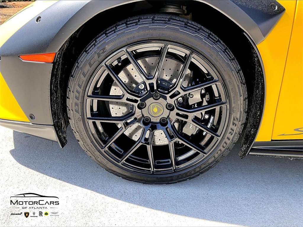 Used 2023 Lamborghini Huracan Sterrato image 9