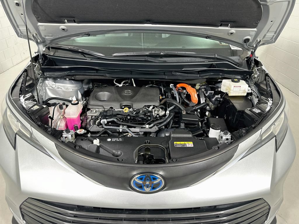Used 2022 Toyota Sienna XLE w/ XLE Plus Package AWD/4WD image 31