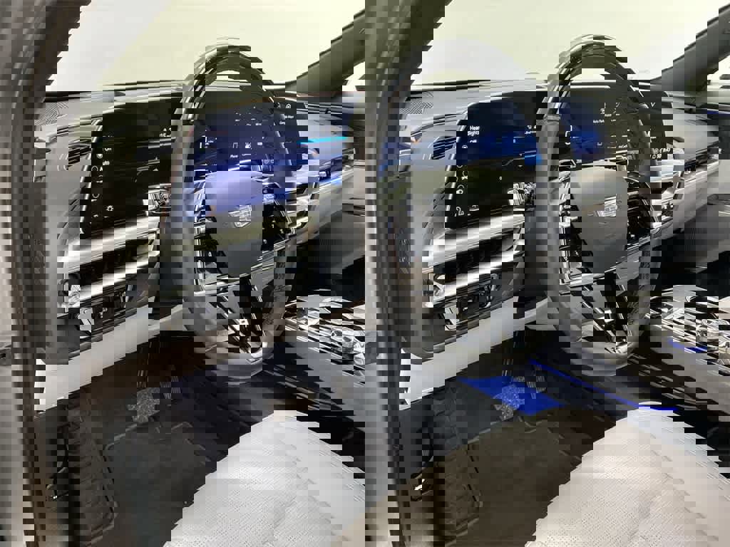 Certified 2025 Cadillac Lyriq Luxury image 2