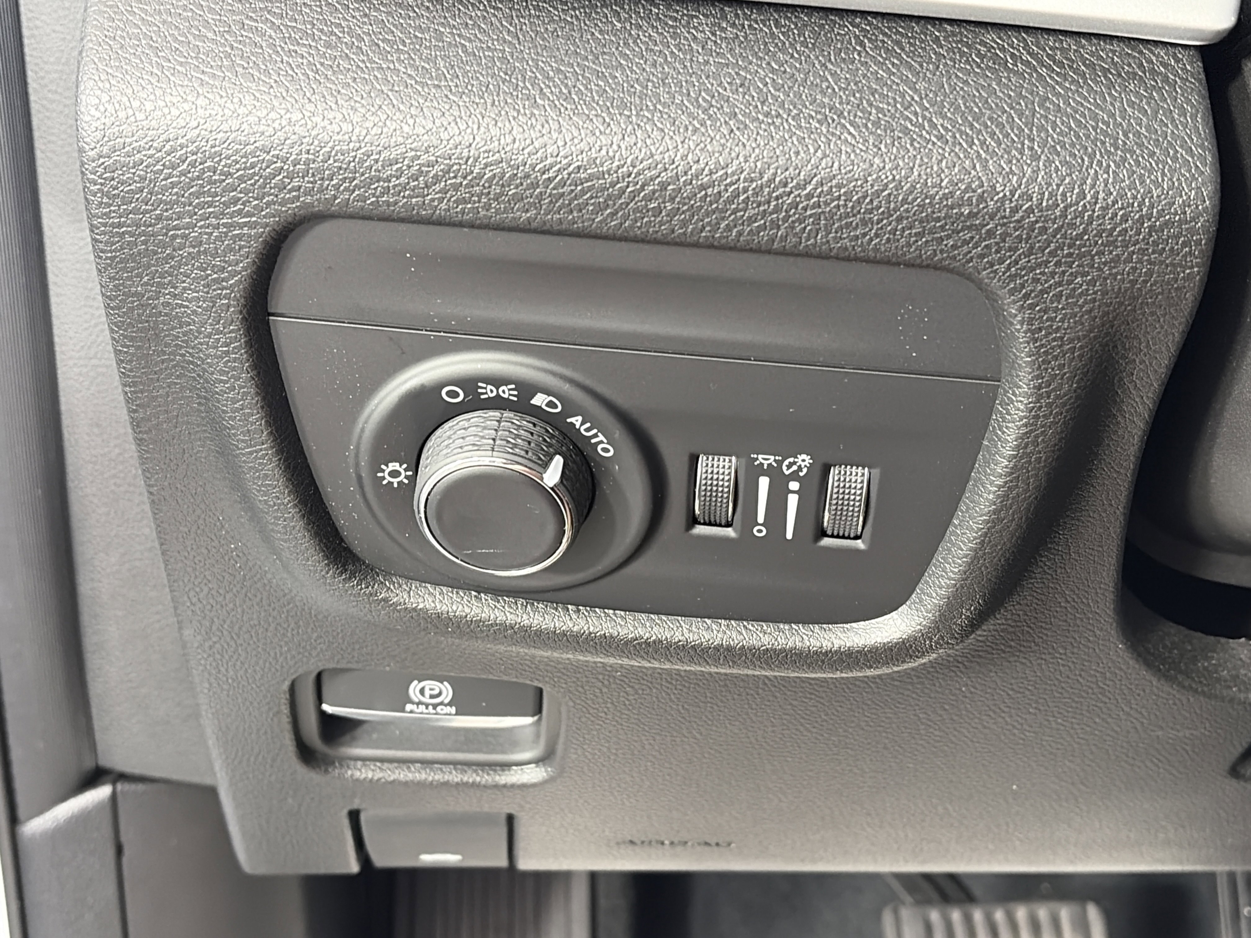 Used 2023 Jeep Grand Cherokee L Laredo image 30