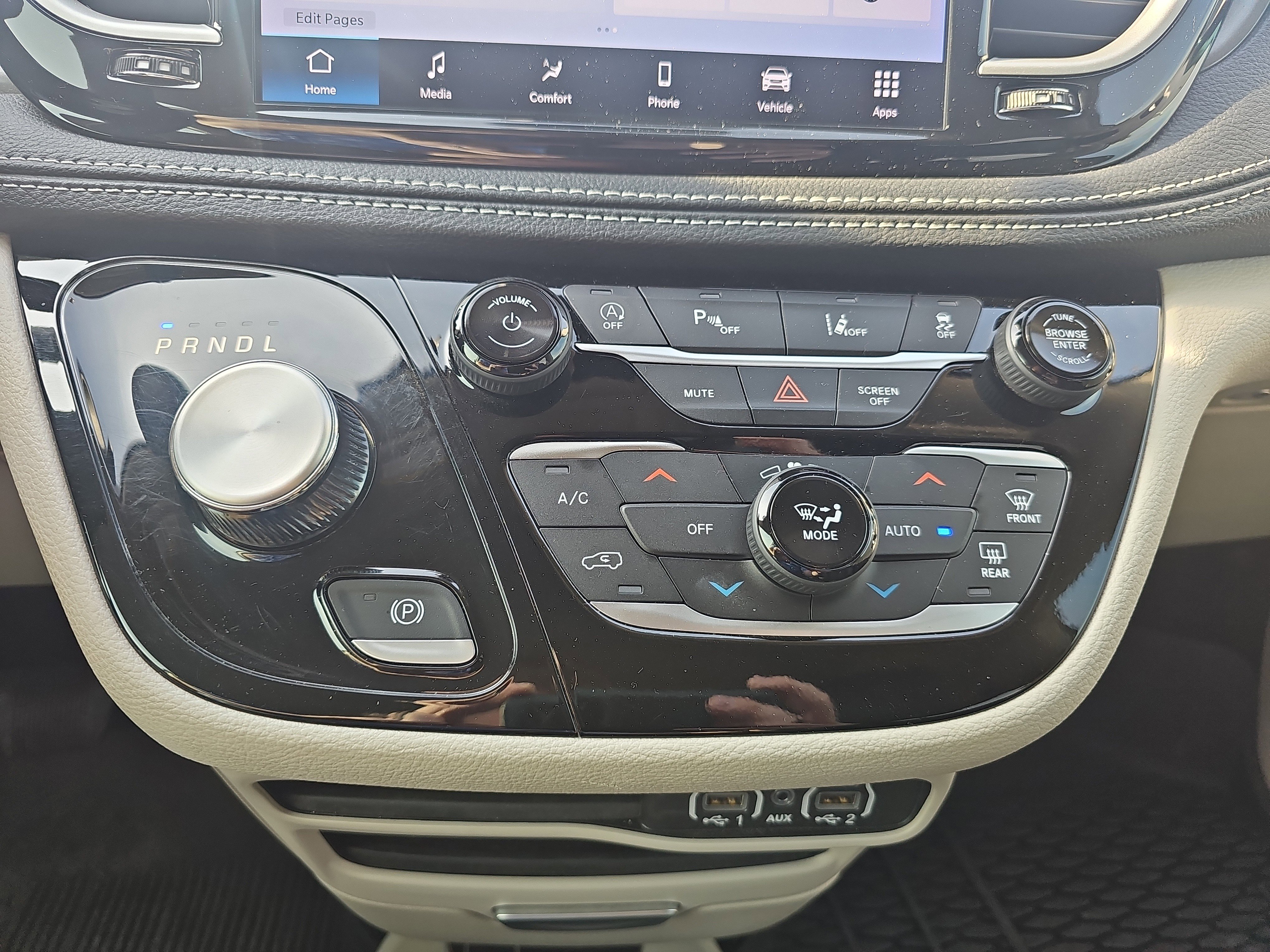 Used 2024 Chrysler Pacifica Touring-L w/ Road Tripper Package image 29