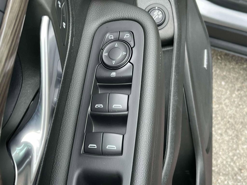 Used 2024 GMC Terrain Denali w/ Denali Premium Package image 25