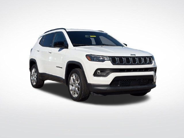 Used 2023 Jeep Compass Latitude AWD/4WD image 3
