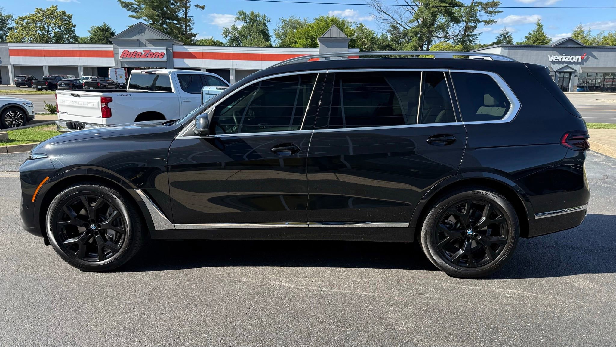 Used 2024 BMW X7 xDrive40i w/ Premium Package AWD/4WD image 8