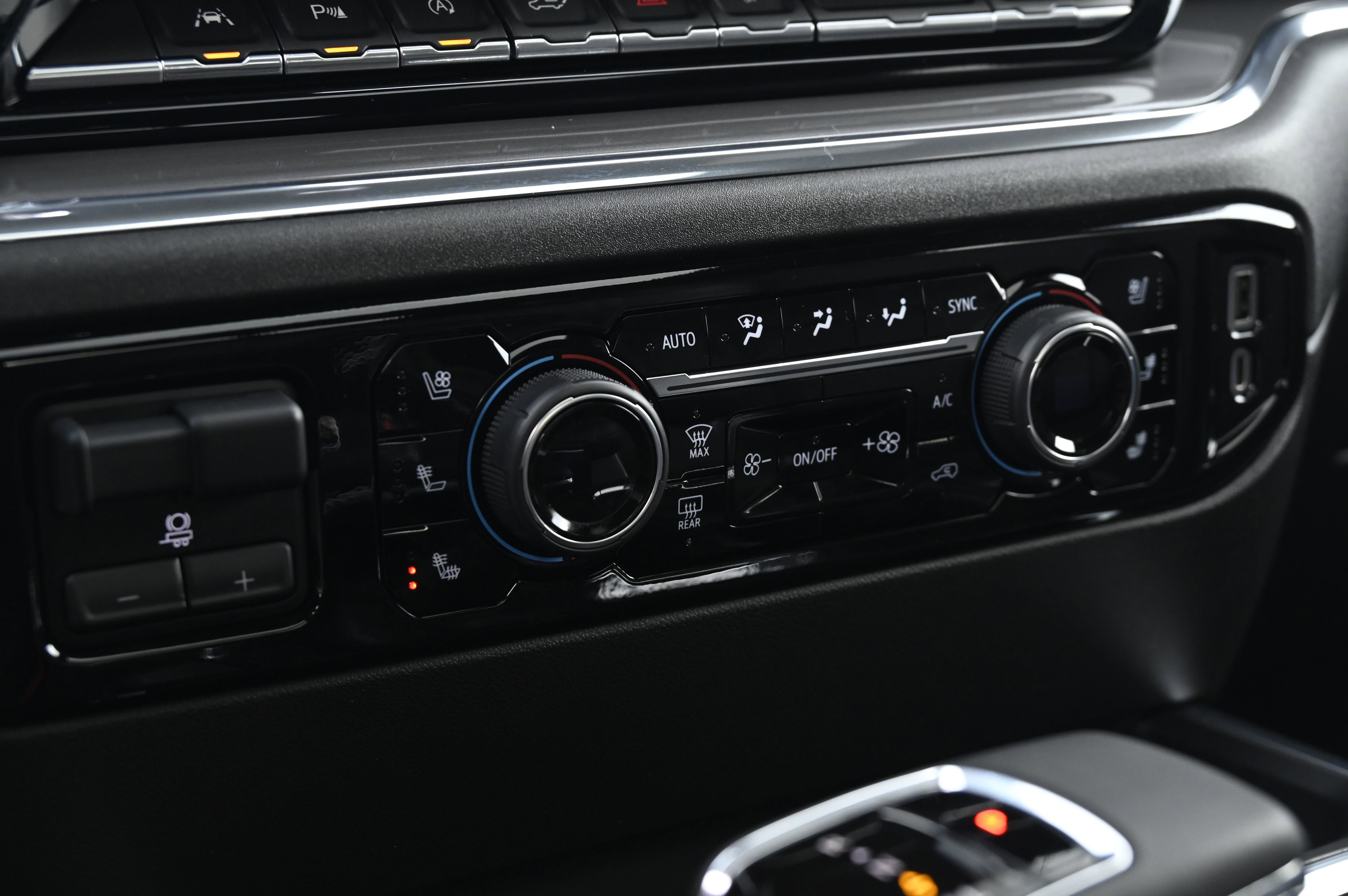 Used 2023 Chevrolet Silverado 1500 High Country w/ Technology Package image 33