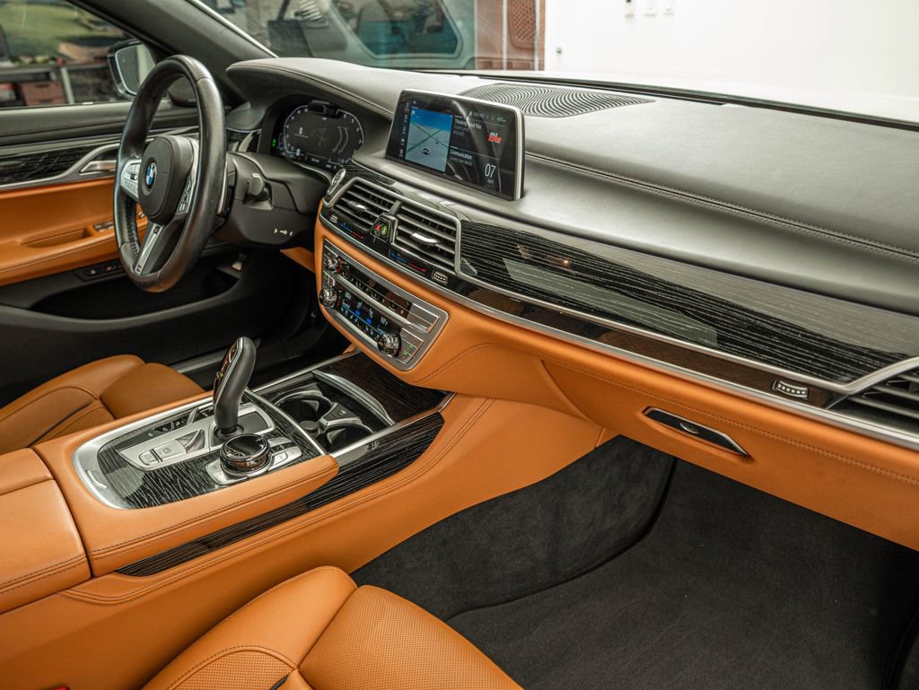 Used 2022 BMW 750i xDrive w/ Autobahn Package AWD/4WD image 35