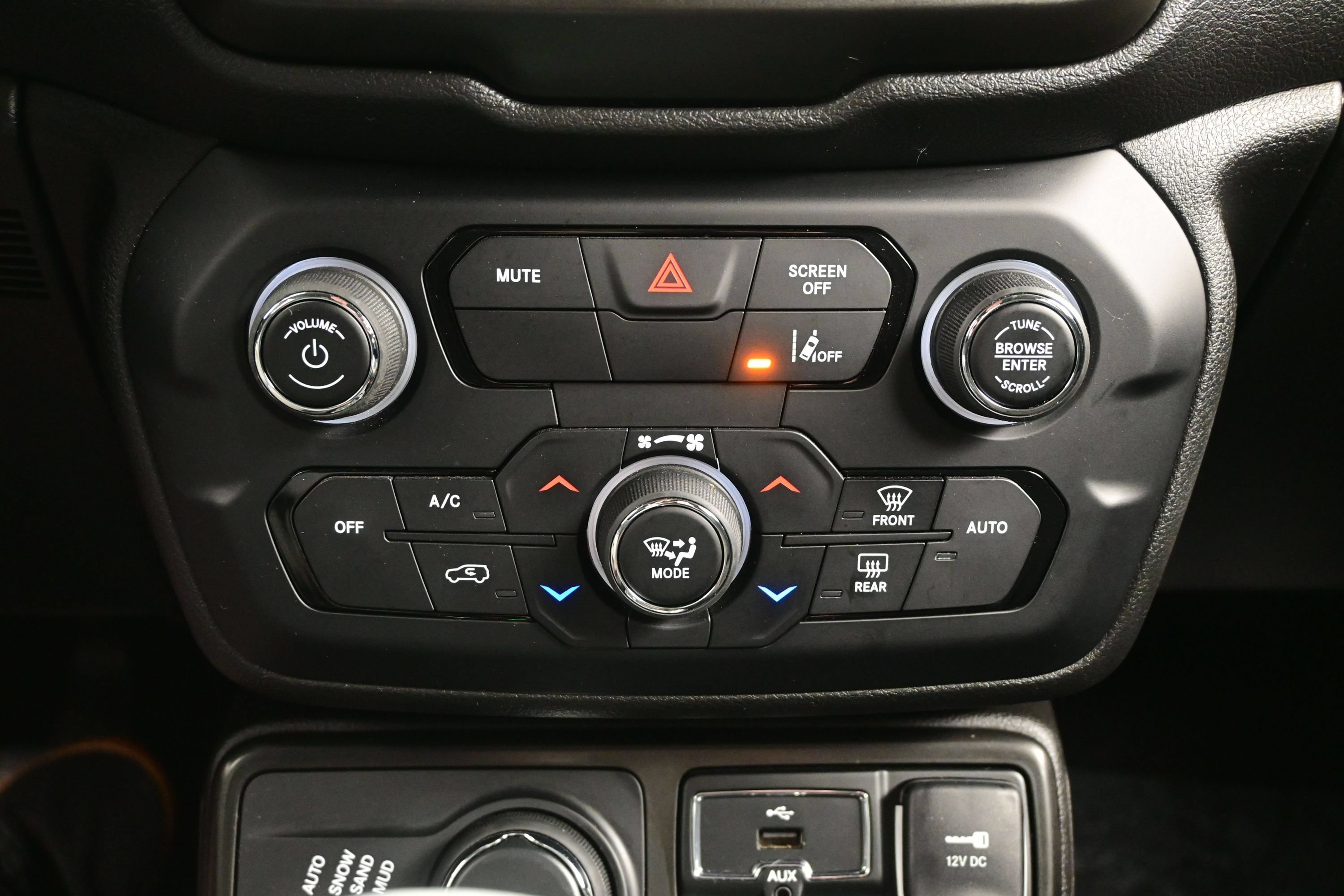 Used 2022 Jeep Renegade Latitude AWD/4WD image 19