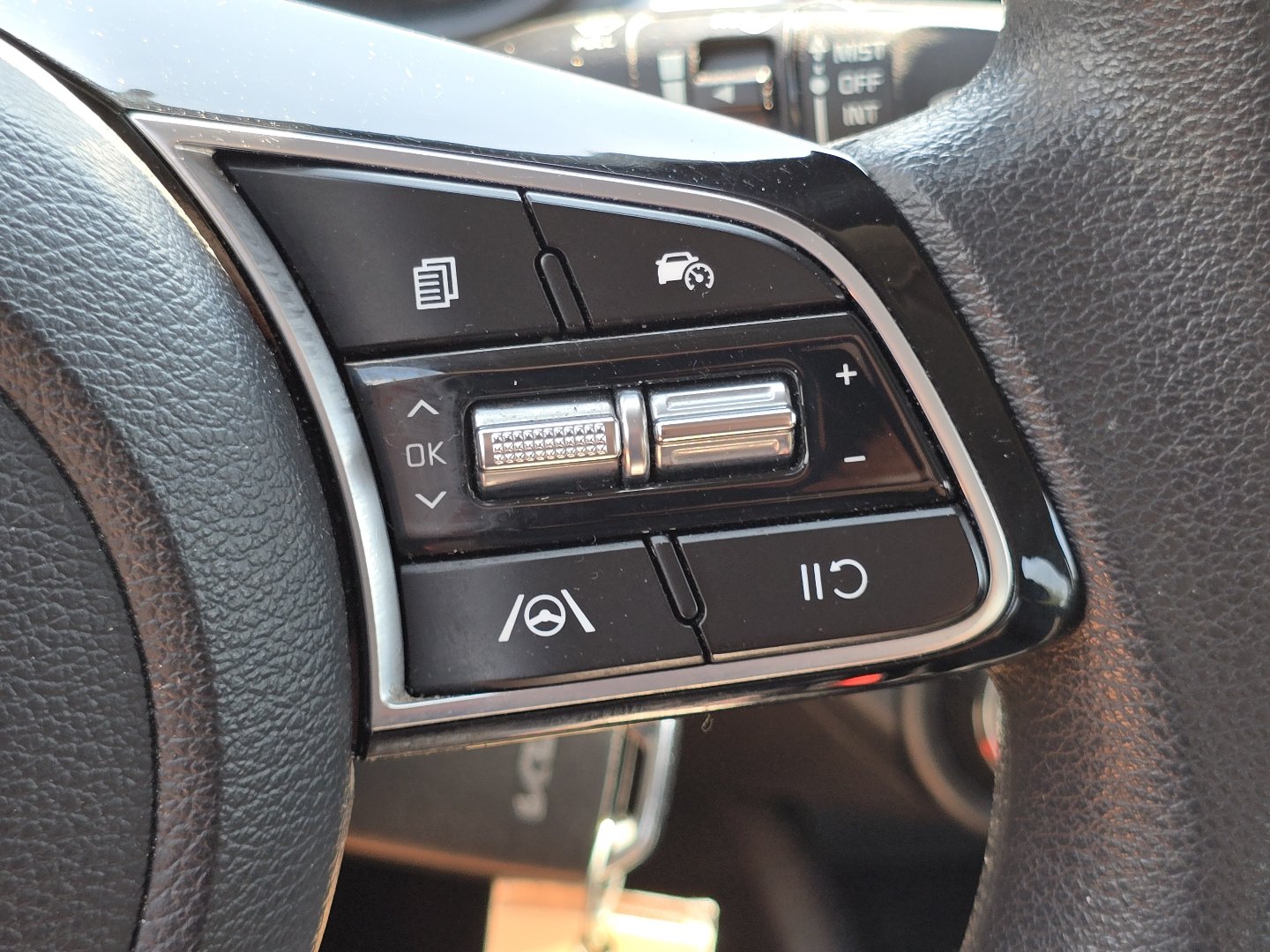 Used 2023 Kia Forte LXS FWD image 14