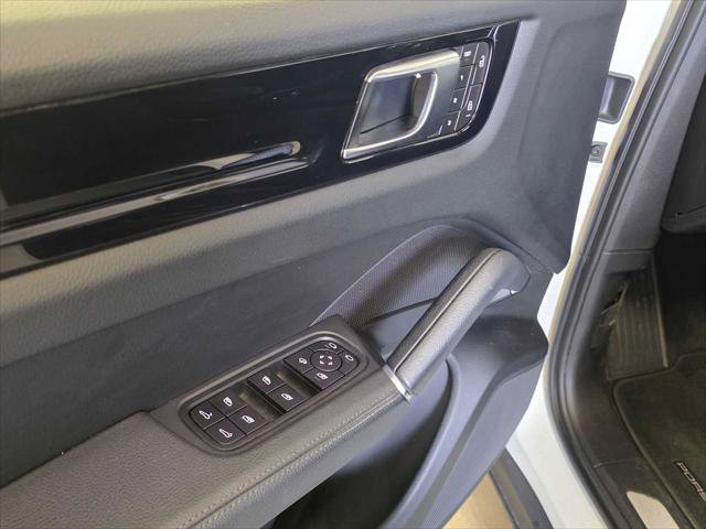 Used 2023 Porsche Cayenne AWD/4WD image 25
