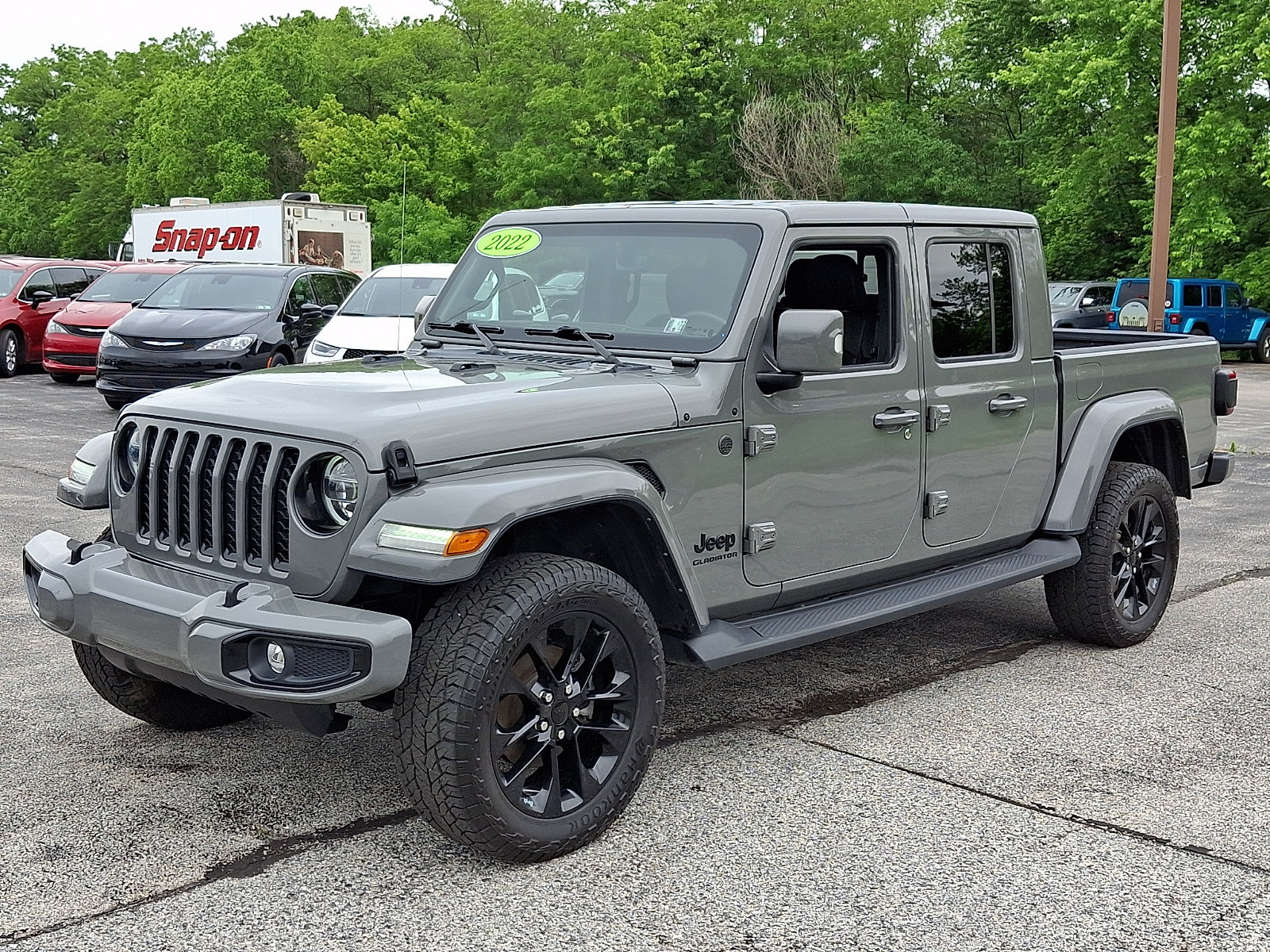 Used 2022 Jeep Gladiator Overland AWD/4WD image 4