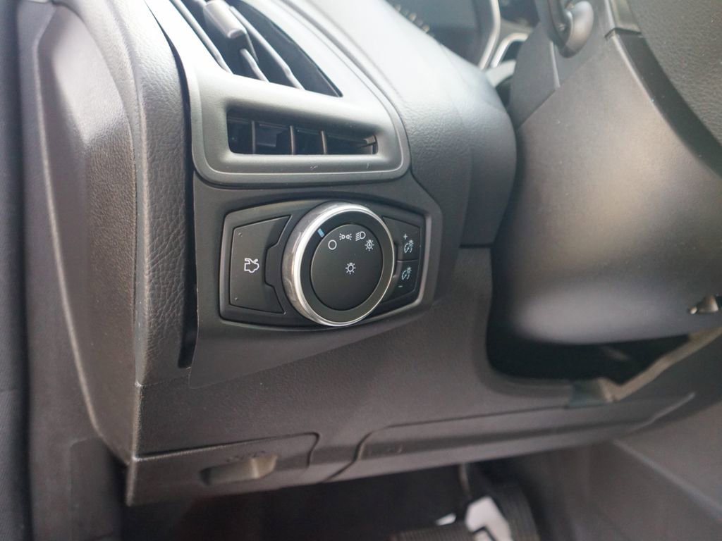 Used 2017 Ford Focus SE image 18