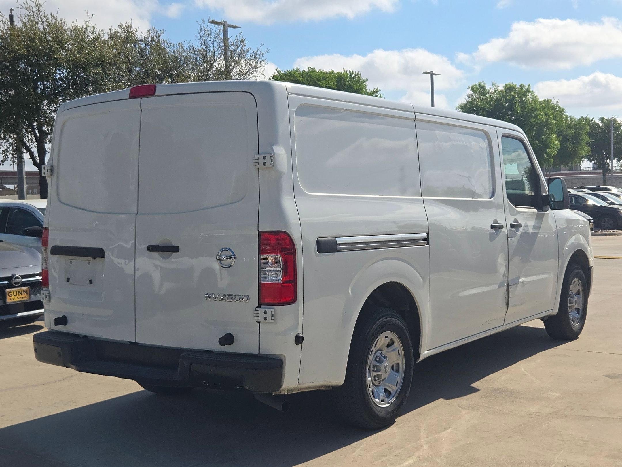 Used 2021 Nissan NV 2500 SV image 3