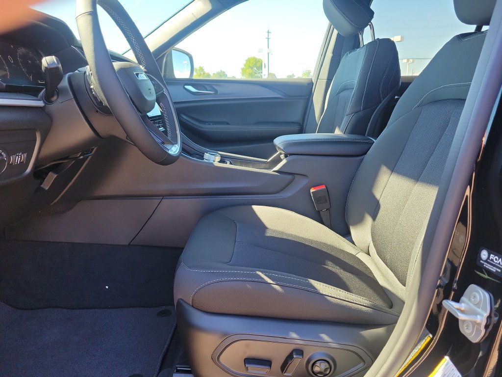 New 2027 Jeep Grand Cherokee Laredo X AWD/4WD image 12