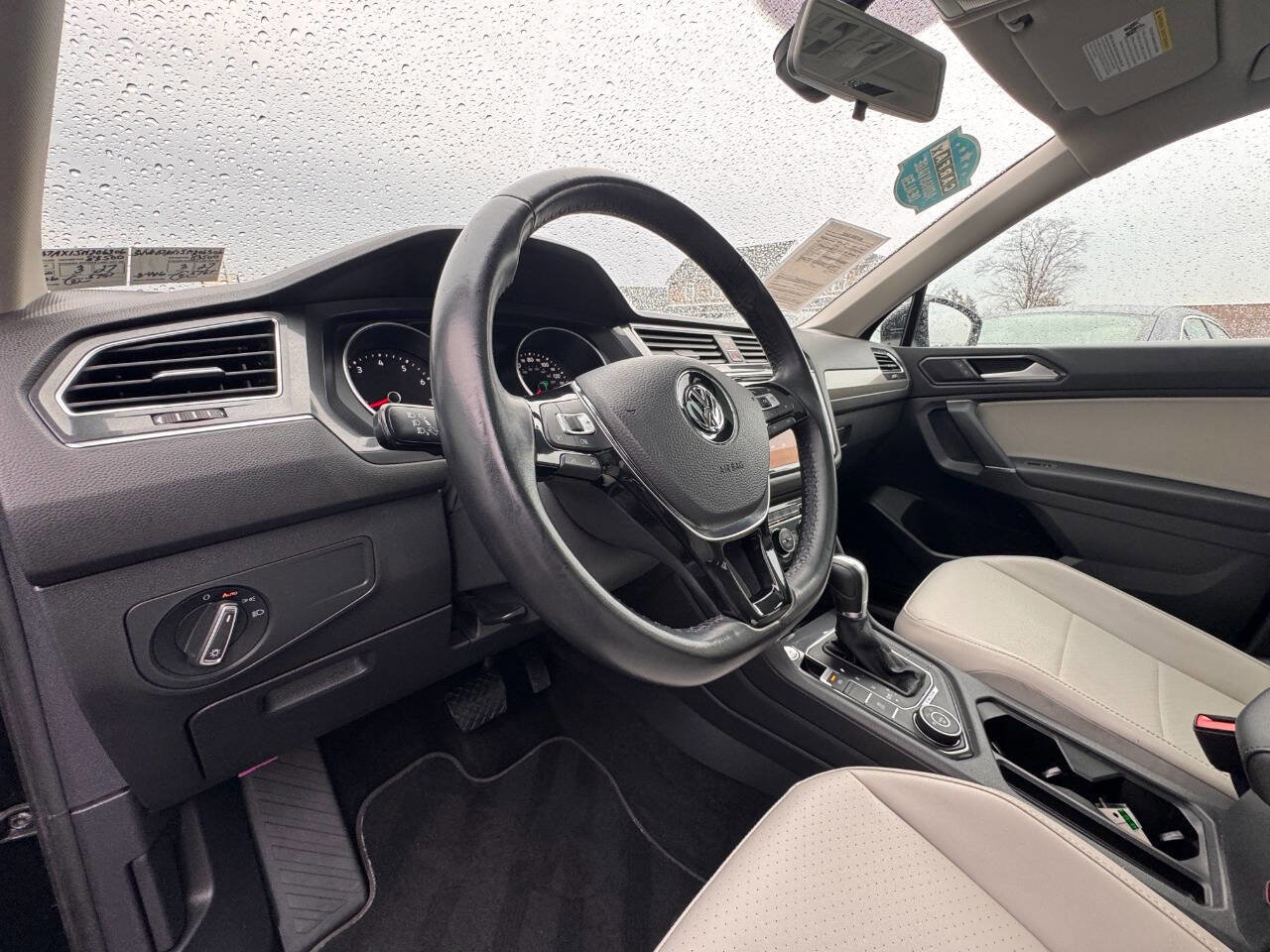 Used 2018 Volkswagen Tiguan SE w/ Panoramic Sunroof Package image 22