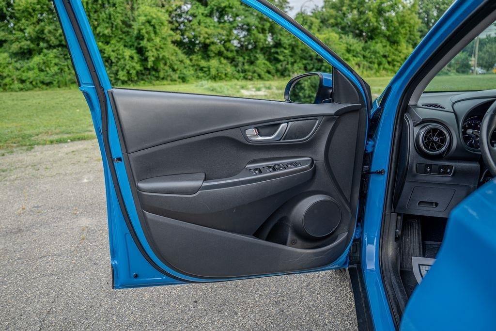 Used 2022 Hyundai Kona SEL w/ Convenience Package FWD image 11