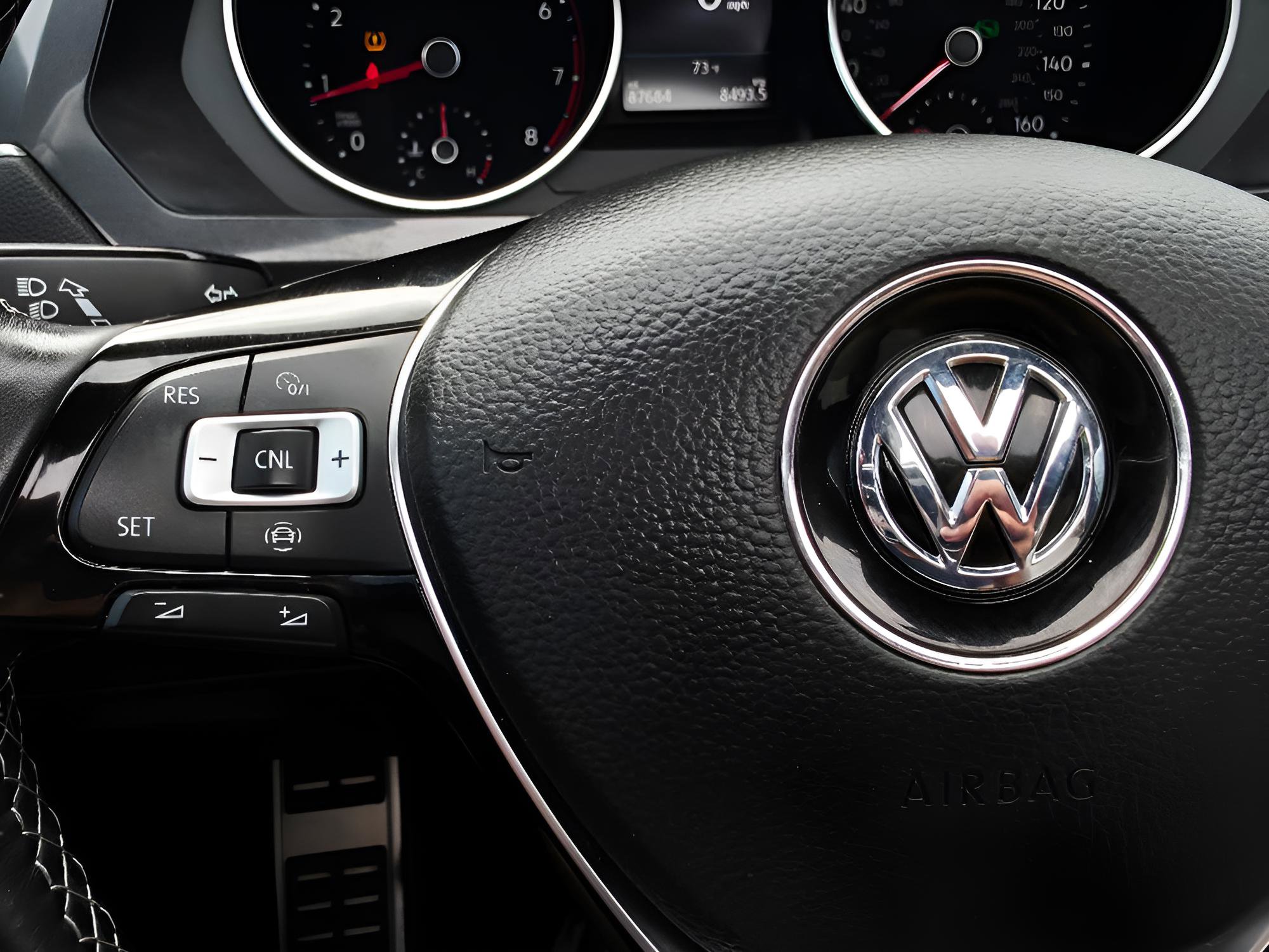 Used 2020 Volkswagen Tiguan SE R-Line AWD/4WD image 30
