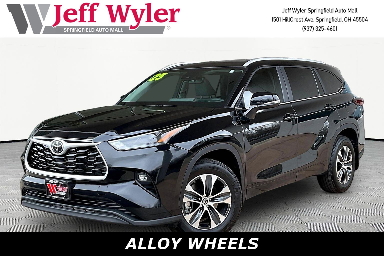 Used 2025 Toyota Highlander XLE image 1