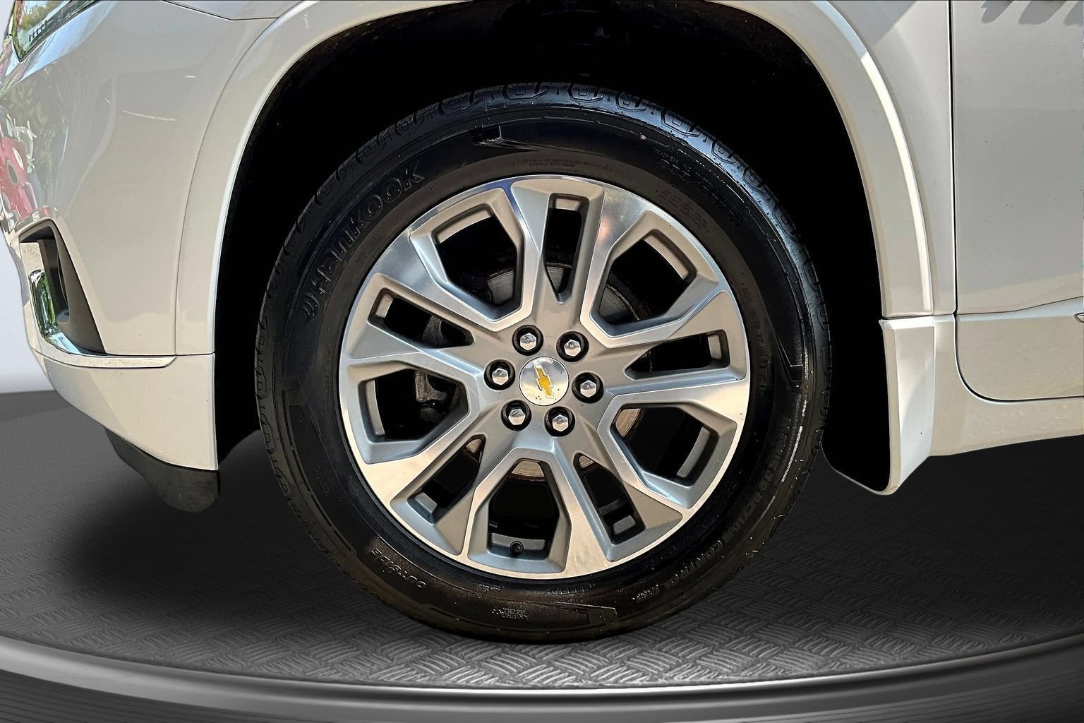 Used 2018 Chevrolet Traverse Premier AWD/4WD image 32