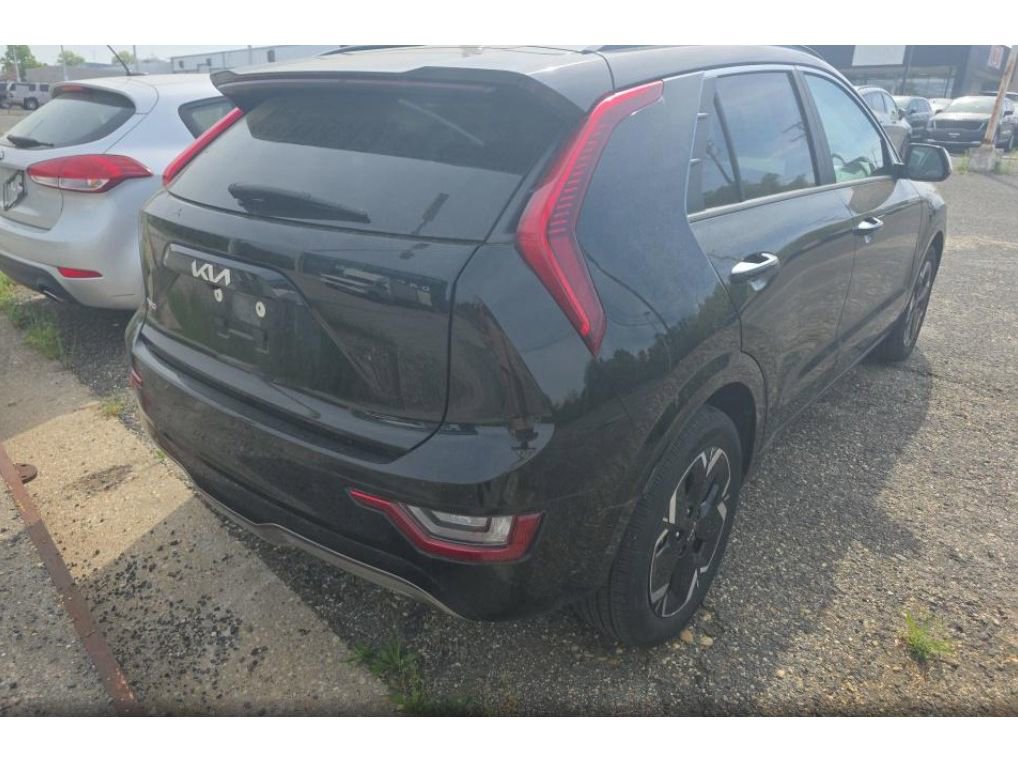 Used 2024 Kia Niro Wave w/ Wave Preserve Package image 3